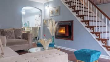 Smart TV, fireplace, stereo