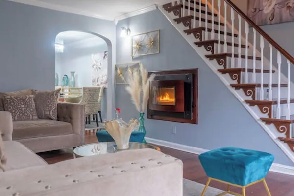 Smart TV, fireplace, stereo