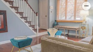Smart TV, fireplace, stereo - Beauty in a Row. No parties  (Philadelphia)