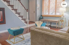 Smart TV, fireplace, stereo