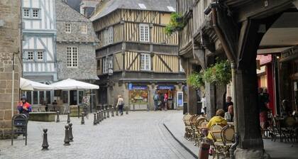 Situé dans la campagne normande, avec de nombreuses attractions touristiques