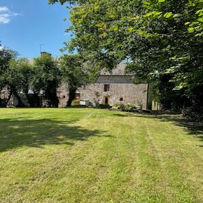 Exterior - Set in the Normandy countryside, with many tourist attractions within 30 minutes (Saint-Denis-le-Gast)