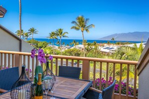 Outdoor dining - Luxurious & Spacious Ocean Vistas (Wailea-Makena)
