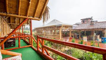 Café da manhã com pratos da culinária local grátis todos os dias