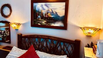 2 bedrooms, desk, iron/ironing board, WiFi