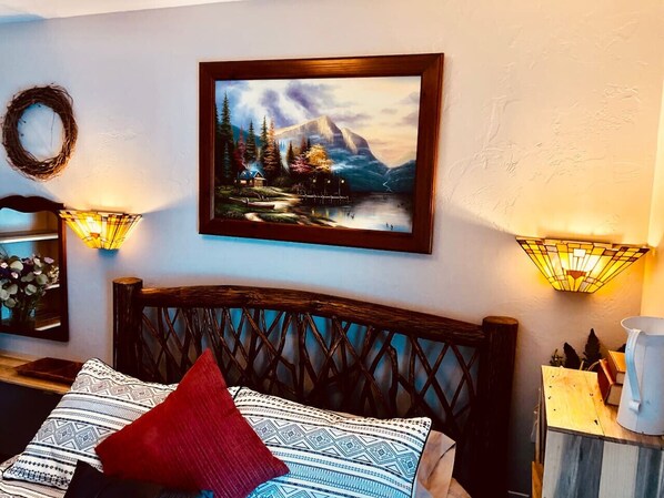 2 bedrooms, desk, iron/ironing board, WiFi