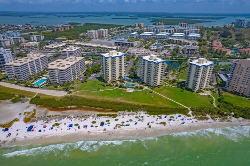Beachfront-Pool-Fort Myers Beach(our Pool is open)