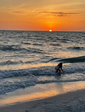 A sunset over the ocean with waves. - Beachfront-Pool-Fort Myers Beach(our Pool is open) (Fort Myers Beach)