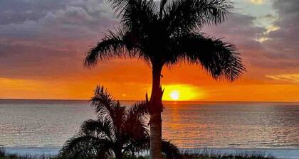 Beachfront-Pool-Fort Myers Beach(our Pool is open)