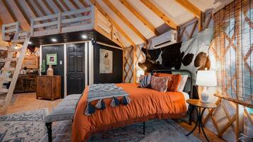 Desk, WiFi, bed sheets