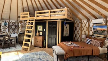 Desk, WiFi, bed sheets