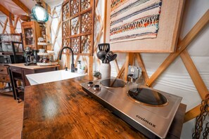 Fridge, microwave, stovetop, coffee/tea maker - Lofted & Heated Yurt in Big Bend @ Casa Estrella (Alpine)