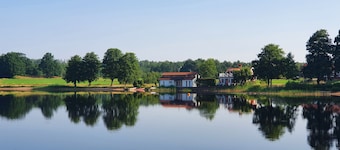 Off to the north - Bright loft in southern Sweden right on the water for 2-4 people