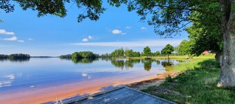 Off to the north - Bright loft in southern Sweden right on the water for 2-4 people