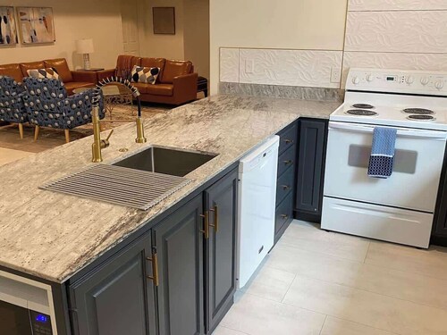 Stunning New Construction Close to Everything!