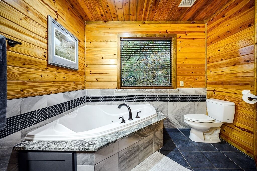 Shower, jetted tub, hair dryer, towels