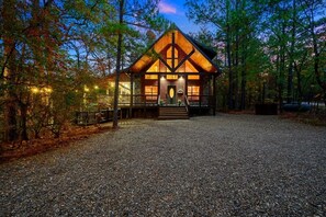 Exterior - Cabin w/Creek Viewing Deck, Hot Tub, Arcade, 1 mile to Hochatown & Casino  (Broken Bow)