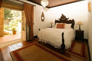 2 bedrooms, WiFi, bed sheets - King Size Suite - Vale (Durrães)