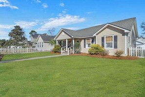 Exterior - Coastal Cottage near DT Bluffton w/ Golf Cart (Bluffton)