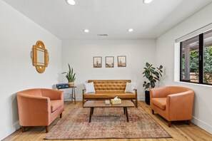 A living room with a brown sofa, two armchairs, a coffee table, and a patterned rug. - The Getaway in Williams  (Williams)