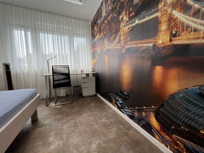 Business House, 6 Bedrooms, Courtyard View, Executive Level | 6 bedrooms, premium bedding, memory foam beds, desk - Commune88 EAST (Friedrichshafen)