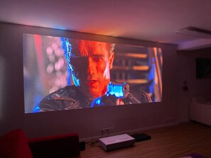 Business House, 6 Bedrooms, Courtyard View, Executive Level | Living area | 400-cm Smart TV with digital channels, TV, Netflix - Commune88 EAST (Friedrichshafen)