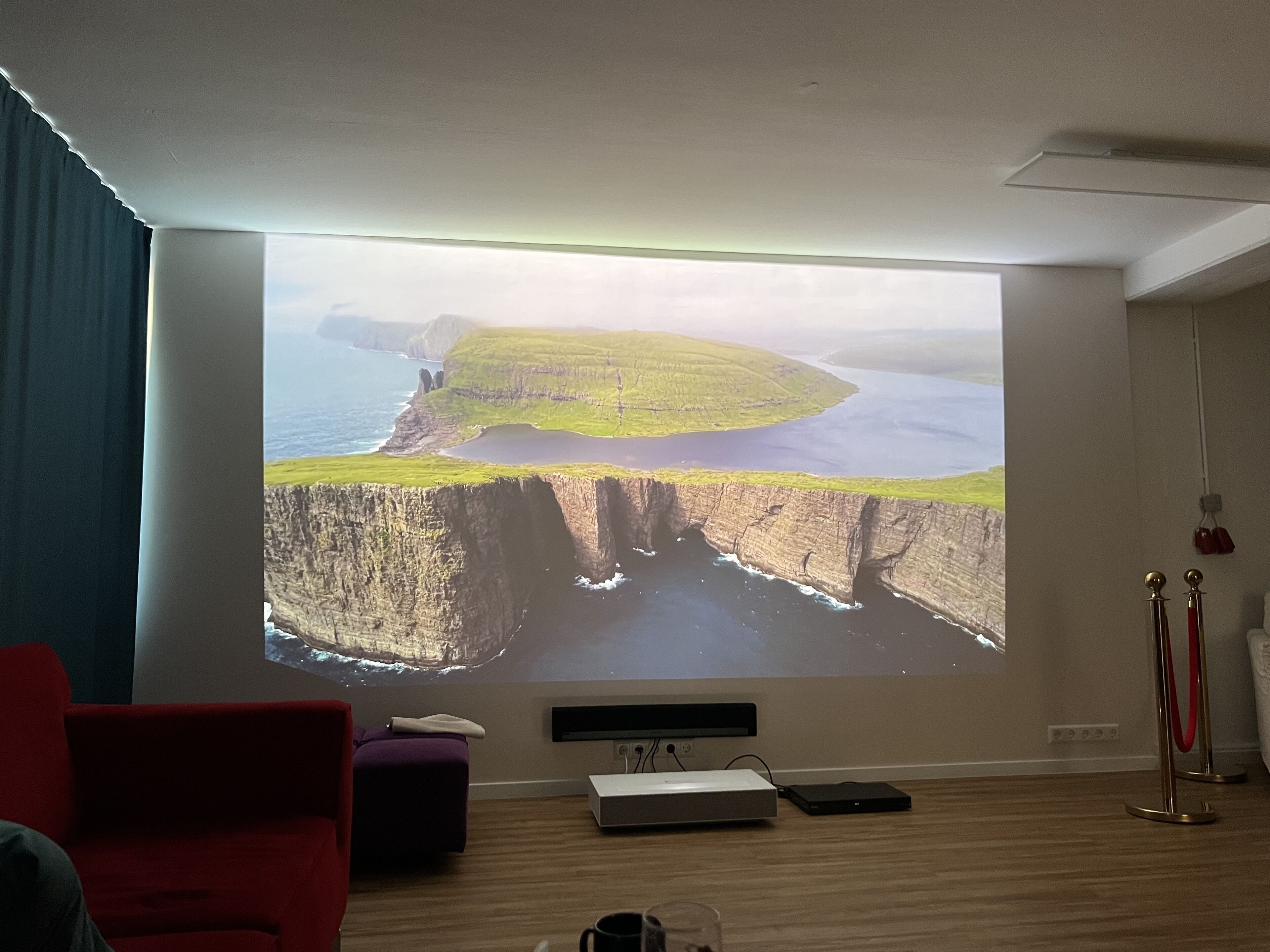 Nhà hạng Business, 6 phòng ngủ, quang cảnh sân vườn, tầng Executive | Khu phòng khách | Smart TV 400-cm có truyền hình kỹ thuật số, TV, Netflix 