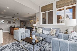 Televisio, takka, työhuone