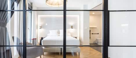 Signature Apartment | 3 bedrooms, premium bedding, down duvets, memory-foam beds