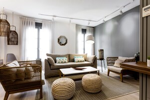 Apartamento Confort | Zona de estar | Una Smart TV, Netflix, servicios de streaming