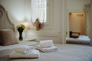 Habitación panorámica con 1 cama doble o 2 individuales | Ropa de cama de alta calidad y edredones de plumas