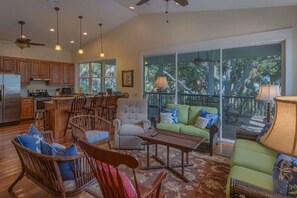 Casa, varias camas (Camp Palms at Indian Pass) | Zona de estar