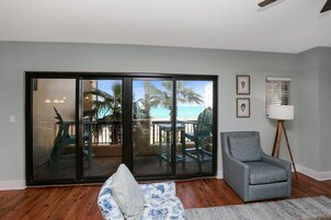Apartamento, varias camas (Club at Mexico Beach 1G Red Fish Blue) | Zona de estar