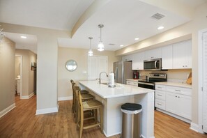 Condo, 1 King Bed with Sofa bed (Club at Mexico Beach 2D) | Private kitchen | Oven, toaster - Club at Mexico Beach 2D (Port St. Joe)