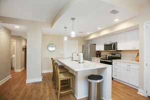 Apartamento, 1 cama de matrimonio grande con sofá cama (Club at Mexico Beach 2D) | Cocina privada | Horno y tostadora