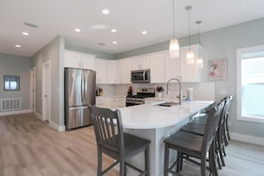House, Multiple Beds (Great Sunsets II) | Private kitchen