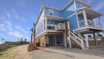 House, Multiple Beds (Great Sunsets II) | Exterior