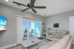 Townhome, Multiple Beds (Great Sunsets II) | Living area