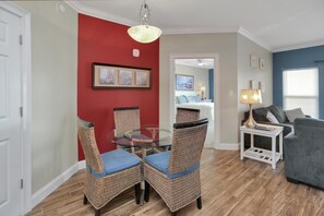 公寓客房, 多張床 (Paradise Shores 310) | 用餐區