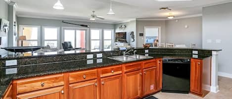 Condo, nhiều giường (Paradise Shores 403 Sunset Paradise) | Nội thất