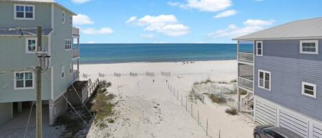 House, Multiple Beds (The Chill Inn) | Beach