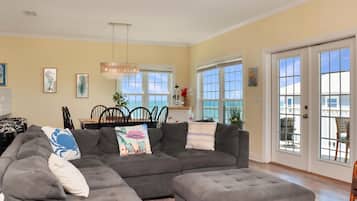 House, Multiple Beds (The Chill Inn) | Living area