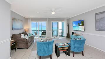 House, Multiple Beds (The Hidden Pearl) | Living area