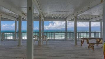 House, Multiple Beds (The Hidden Pearl) | Outdoor dining