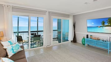 House, Multiple Beds (The Hidden Pearl) | Living area