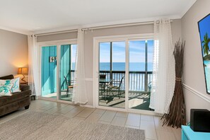 Living area - The Hidden Pearl (Port St. Joe)