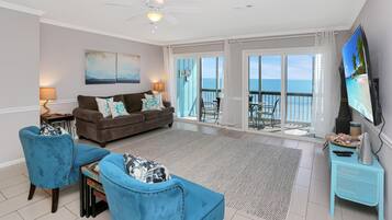 House, Multiple Beds (The Hidden Pearl) | Living area