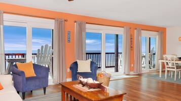 House, Multiple Beds (Sun Chaser) | Living area