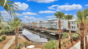 Condo, Berbilang Katil (Waterside Village Condo 203) | Tempat makan luar