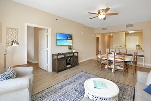 Appart'hôtel, plusieurs lits (Waterside Village Condo 203) | Coin séjour